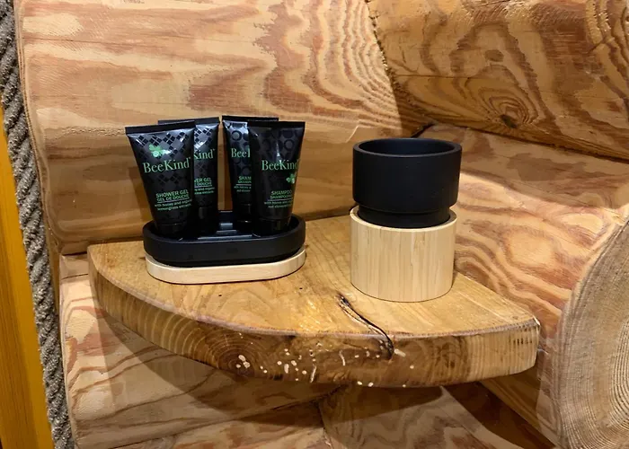 Russet & Rowanberry - Russet House Paide